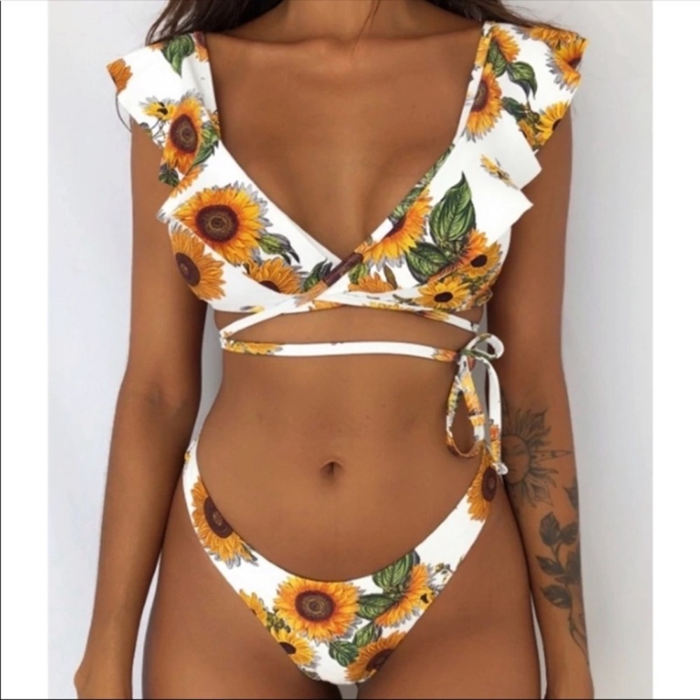 Ruffle sunflower 🌻 bikini 👙